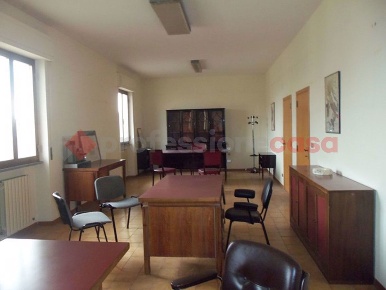 Foto Ufficio in Calamandrei, Arezzo Pescaiola di 80 m² con 2 locali