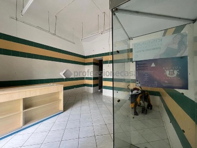 Foto Negozio in Vecchia San Gennaro, Pozzuoli Pozzuoli Alta di 35 m²