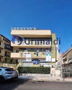 Foto Negozio in Via FALCONE - MORVILLO 18, Bagheria Centro di 1020 m²