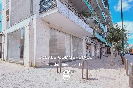Foto Negozio in Via DELL'EPOMEO 83, Napoli Soccavo di 80 m² con 1 locali