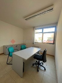 Foto Ufficio in Calamandrei, Arezzo Pescaiola di 80 m² con 4 locali