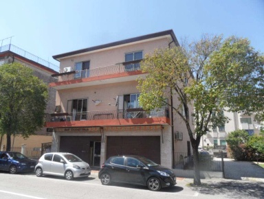 Foto Locale commerciale a Venezia Marghera - Catene di 105 m² con 3 locali