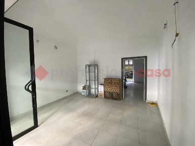 Foto Negozio a Livorno Attias - Marconi di 38 m² con 2 locali in affitto