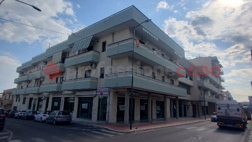 Foto Negozio in Via Roma 44, San Giorgio Ionico di 220 m² con 1 locali