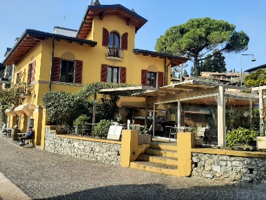 Foto Attività commerciale in Via Zanardelli, Gardone Riviera Centro