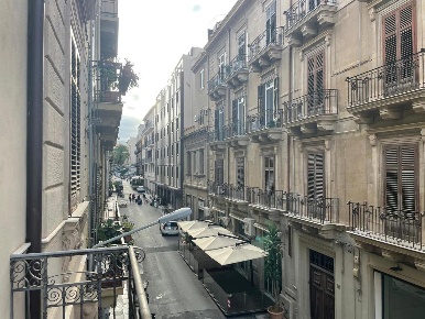 Foto Negozio in Via Rosolino Pilo 12, Palermo Politeama - Ruggiero Settimo