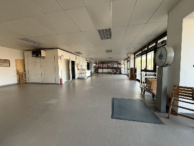 Foto Negozio a Termoli Centro di 270 m² con 5 locali in vendita