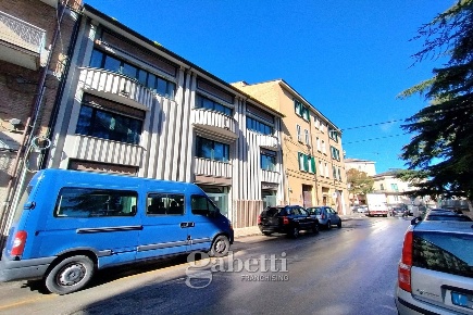 Foto Ufficio in Garibaldi, Campobasso Semicentro di 220 m² con 5 locali