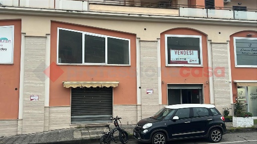 Foto Negozio in Viale Nestore Mazzei snc, Corigliano-Rossano di 331 m²