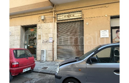 Foto Negozio in Via Matteo Rossi snc, Salerno Torrione di 40 m² in vendita