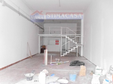 Foto Locale commerciale a Casoria Centro di 150 m² con 3 locali in affitto