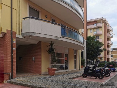 Foto Ufficio in Via Salvo D'Acquisto 59, Grottammare Centro di 63 m²