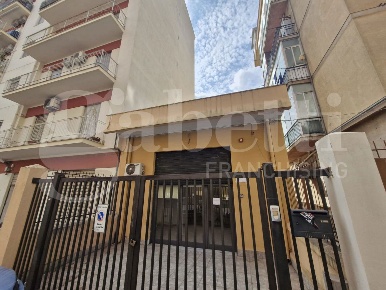 Foto Negozio in Antonio lo Monaco Ciaccio, Palermo di 95 m² con 1 locali