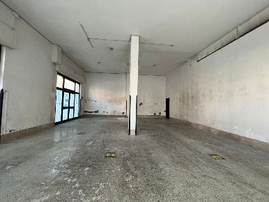 Foto Negozio in Via Abate Aligerno snc, Cassino Centro di 140 m² in affitto