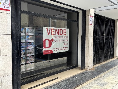 Foto Negozio in Via Andrea da Bari 99-101, Bari Murat di 180 m² in vendita