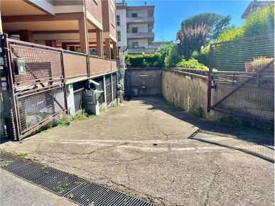 Foto Magazzino in Niobe, Roma Anagnina di 1000 m² in affitto