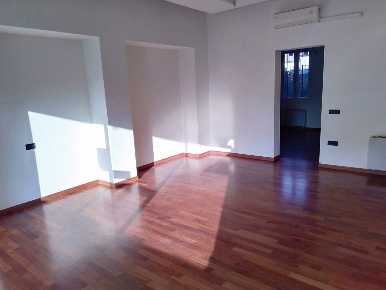 Foto Negozio in Via ADRIA Via Angeli 0, Adria Centro di 60 m² con 2 locali