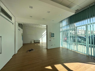 Foto Negozio in Via DON LUIGI STURZO 25-27, Arezzo Pescaiola di 174 m²