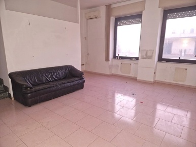 Foto Ufficio in pietro raimondi, Napoli Capodichino di 100 m² con 3 locali