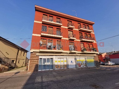 Foto Negozio in Via Vittorio Veneto 23, Casaleone Centro di 257 m²