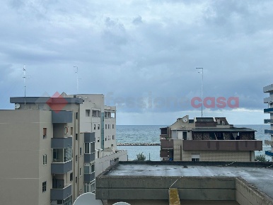 Foto Magazzino in Via Giacomo Puccini 5, Bari San Girolamo di 19 m²