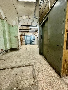 Foto Negozio in Mario Pagano, Napoli Sanità di 50 m² con 2 locali