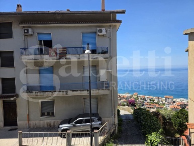 Foto Ufficio in Via Carlo Pancaro 46, Cetraro Centro di 166 m² con 7 locali