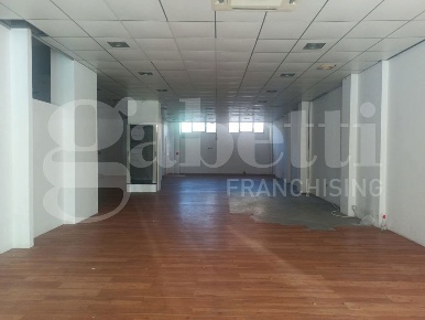 Foto Negozio a Oristano Centro di 170 m² in vendita