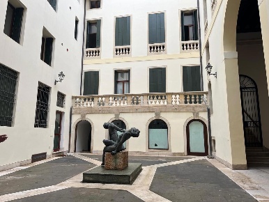 Foto Negozio a Vicenza Centro Storico di 90 m² con 3 locali in affitto