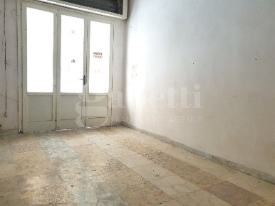 Foto Negozio in Don MimÃ¬ Galluccio, Marano di Napoli Centro di 65 m²