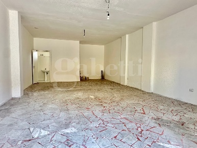 Foto Negozio in della Repubblica, Calvizzano di 60 m² con 1 locali
