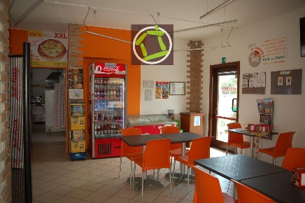 Foto Locale commerciale a Cordenons Centro di 120 m² con 3 locali