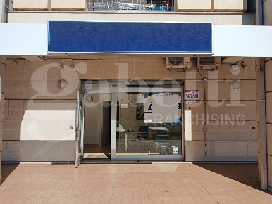 Foto Negozio in Via Rossini 257, Rende Quattromiglia di 40 m² con 2 locali
