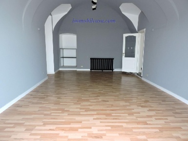 Foto Negozio a Cuneo Centro Storico di 50 m² con 1 locali in affitto