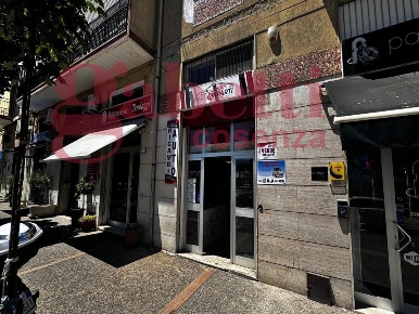 Foto Magazzino in Via Cosenza VIALE MANCINI 109, Cosenza Mancini di 85 m²