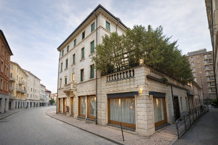 Foto Locale commerciale a Padova Stazione di 305 m² con 4 locali in vendita