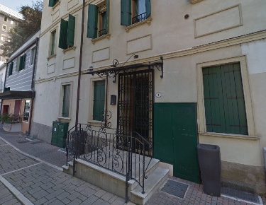 Foto Locale commerciale a Padova Stazione di 305 m² con 4 locali in vendita