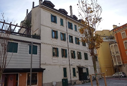 Foto Locale commerciale a Padova Stazione di 305 m² con 4 locali in vendita