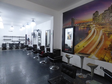 Foto Negozio in Via Pietro Gagliardo 15, Bagheria Centro di 180 m²