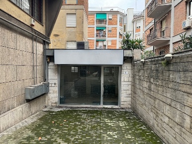 Foto Negozio in locale commerciale viale della stazione, Terni Centro