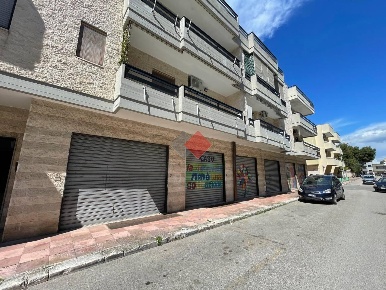 Foto Ufficio in Via Brodolini angolo Via Amendola snc, Grottaglie di 450 m²