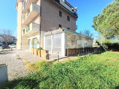 Foto Negozio in Via AMENDOLA 2, Bastia Umbra Costano di 104 m² con 1 locali