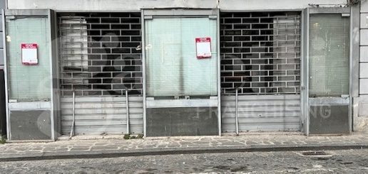Foto Negozio in Via Duomo 00, Capua Centro di 75 m² con 2 locali in vendita