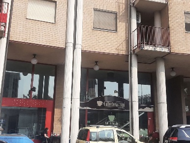 Foto Bar in Largo delle Alpi 5/a, Nichelino di 80 m² con 2 locali