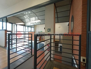 Foto Negozio in Alcide De Gasperi, Arezzo San Donato - Ospedale di 92 m²