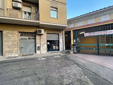 Foto Negozio in OTTAVIANI, Terni Centro Storico di 40 m² con 2 locali