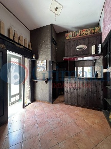 Foto Negozio in Via CAVOUR 36, Pozzuoli Arco Felice di 20 m² con 1 locali