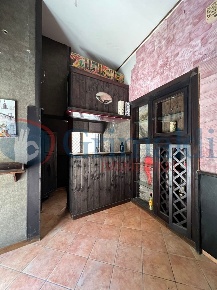 Foto Negozio in Via CAVOUR 36, Pozzuoli Arco Felice di 20 m² con 1 locali
