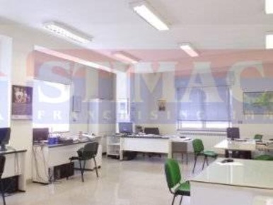 Foto Ufficio a Cardito Centro di 250 m² con 7 locali in affitto