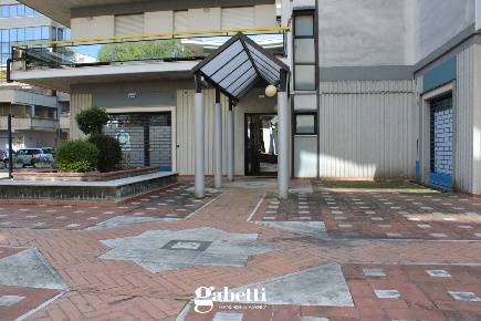 Foto Negozio in Via Alberto Barrella 63, Lanciano Centro di 60 m²